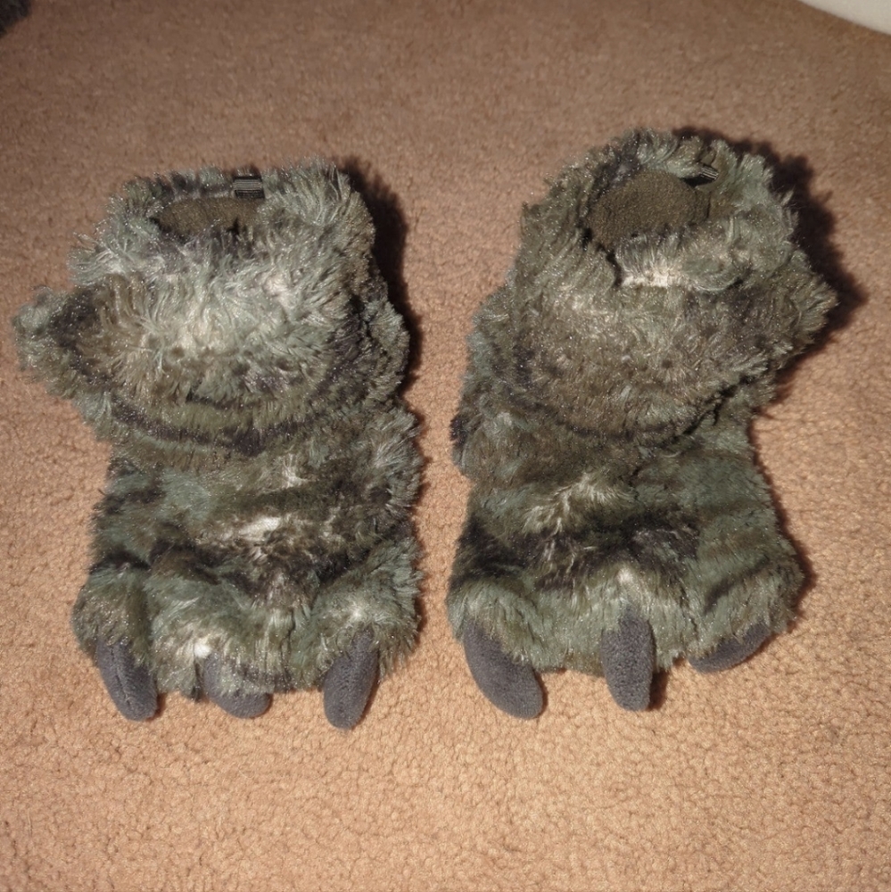 Carter's Dino Slippers S 5-6